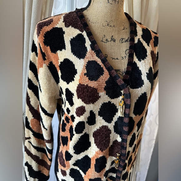 Sweater Sweater Multi Animal Print Giraffe Button Cardigan - Picture 3 of 10